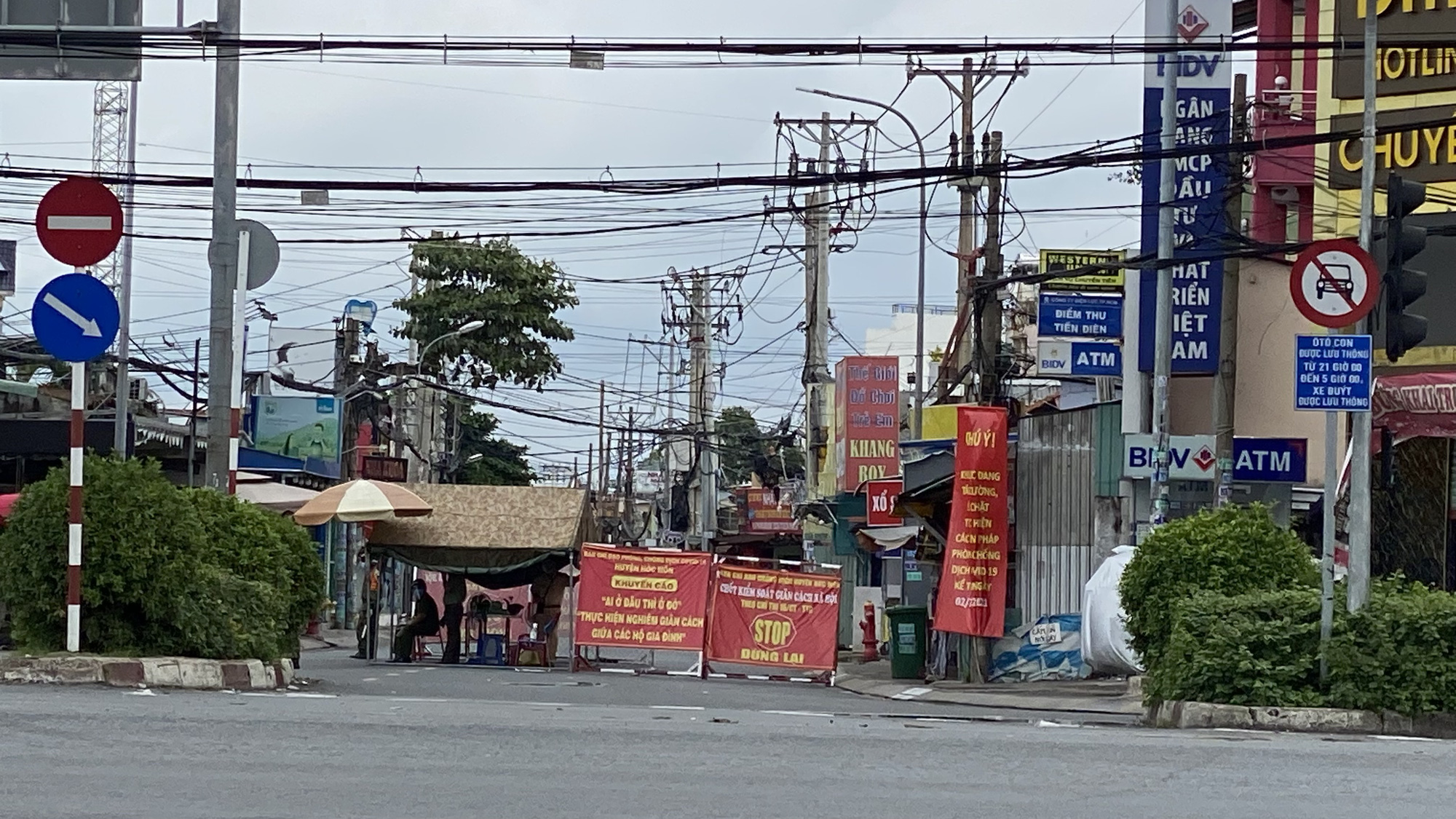 Toàn cảnh đường phố TP HCM từ sáng đến trưa 25-8 - Ảnh 9.