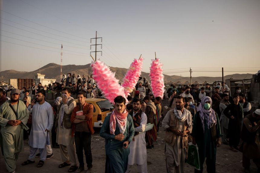 Taliban “phũ” với Mỹ, yêu cầu người dân Afghanistan ở lại