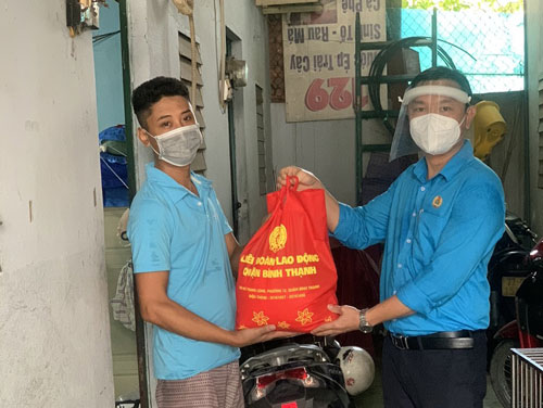 Túi an sinh Công đoàn đến tay đoàn viên