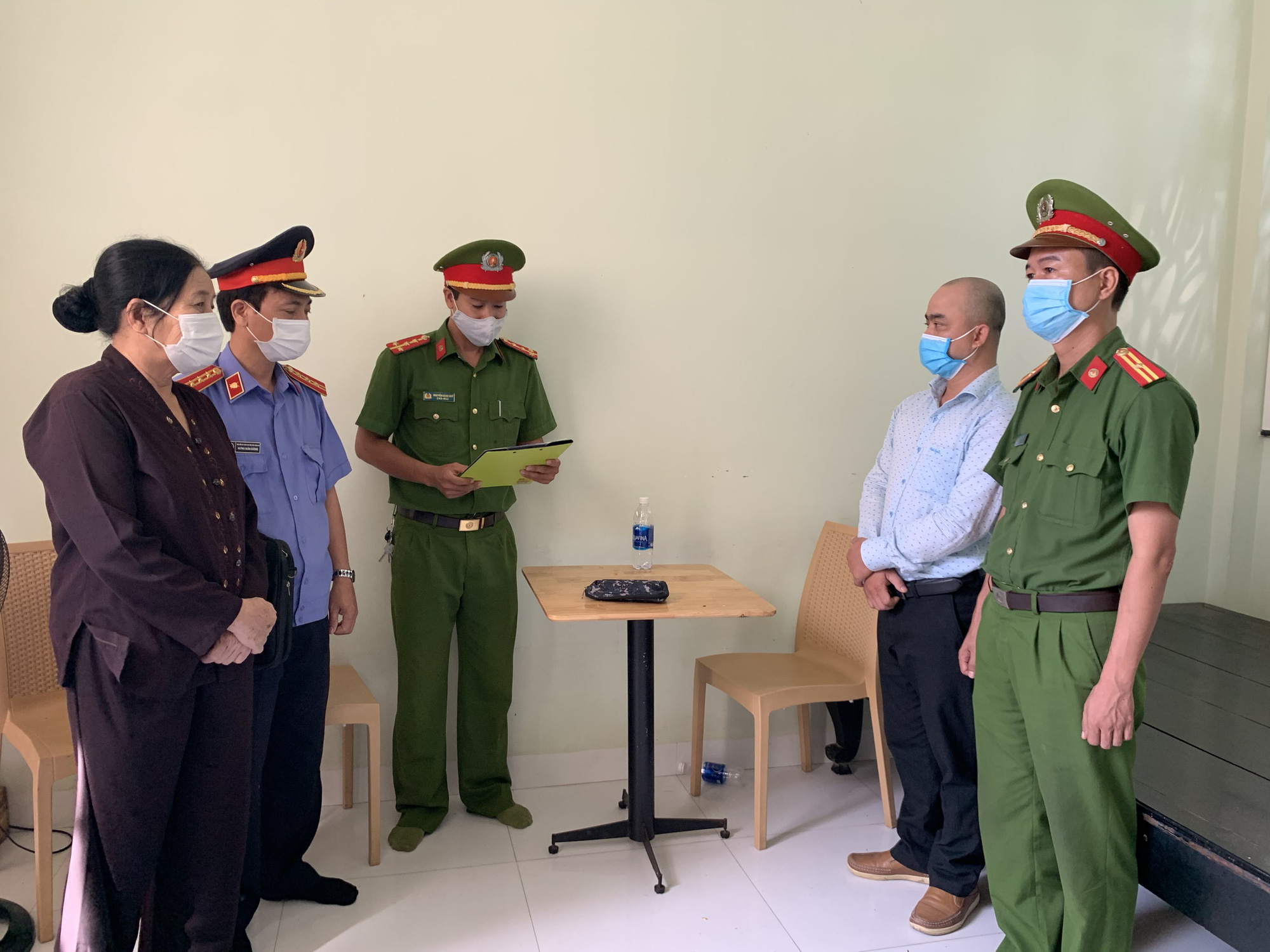 Giám đốc công ty cưa xẻ gỗ bán khống hóa đơn giá trị 17 tỉ đồng - Ảnh 1.