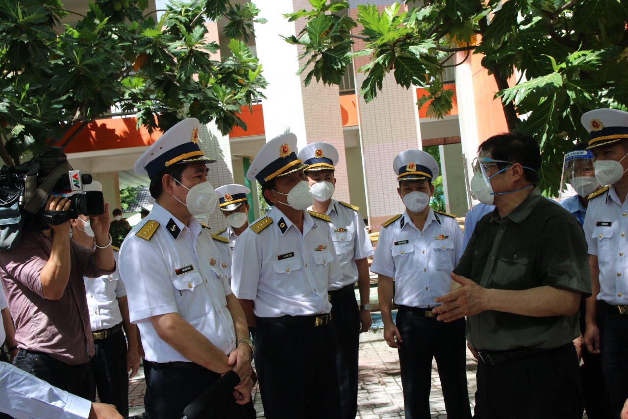 Thủ tướng Phạm Minh Ch&iacute;nh kiểm tra c&ocirc;ng t&aacute;c ph&ograve;ng chống dịch Covid-19 tại TP HCM - Ảnh 1.