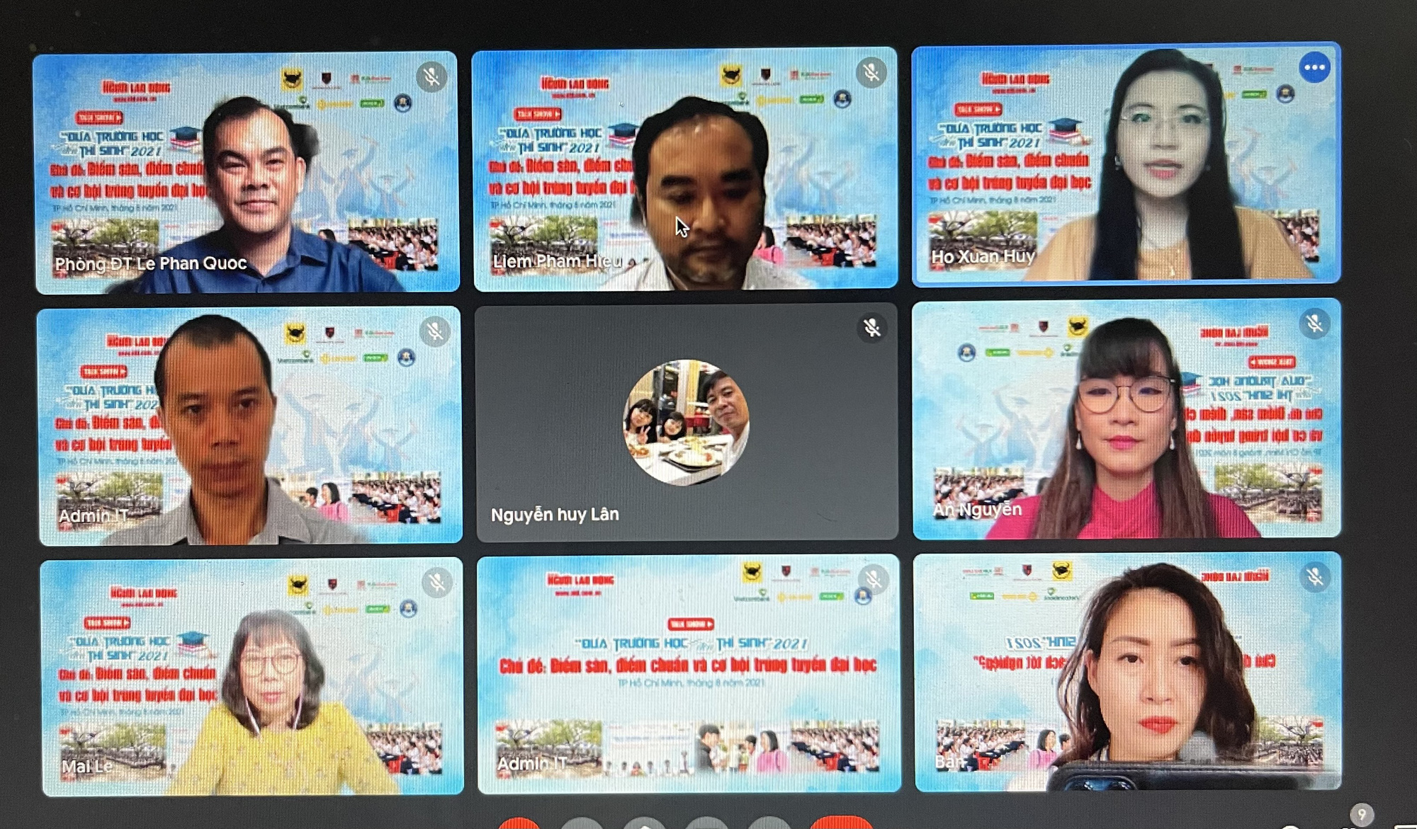 Tư vấn trực tuyến: Khối ng&agrave;nh sức khỏe, sư phạm, luật sẽ tăng điểm chuẩn? - Ảnh 2.