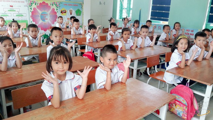 Chưa biết chữ, học sinh lớp 1 học trực tuyến thế nào?