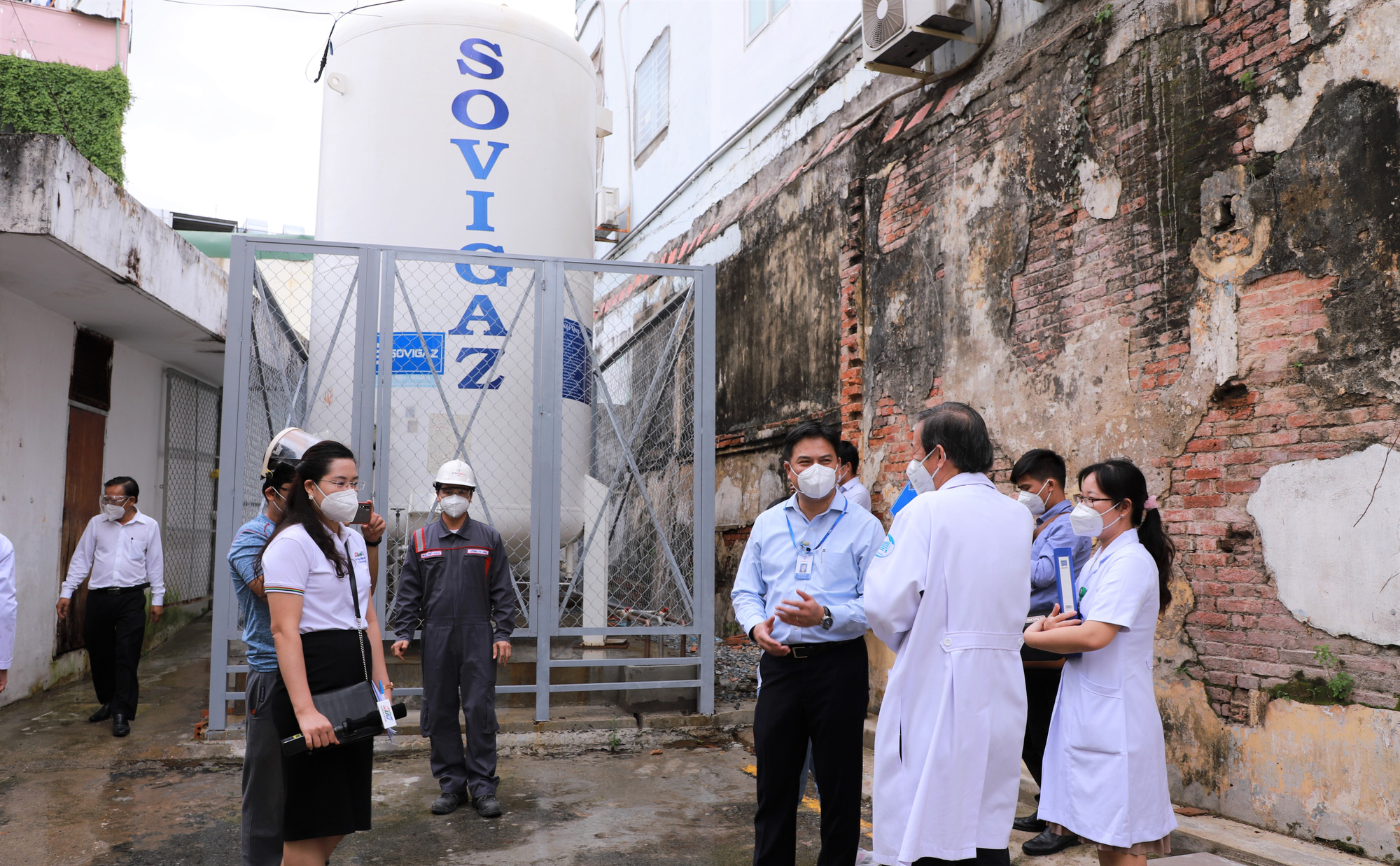 Thêm hệ thống oxy cho gần 400 giường điều trị Covid-19 tại Bệnh viện Bệnh Nhiệt đới TP HCM - Ảnh 2.