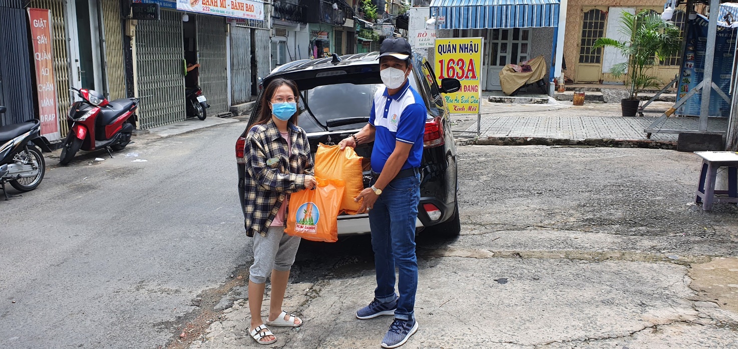 Quỹ Từ thiện Kim Oanh hỗ trợ người d&acirc;n v&ugrave;ng dịch - Ảnh 3.