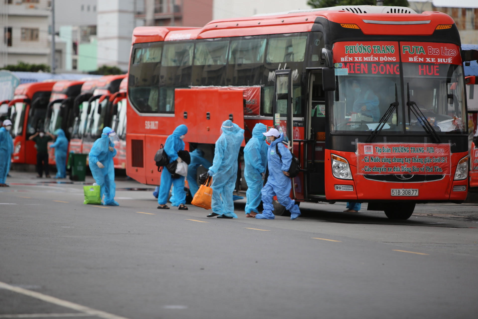 Th&ecirc;m 25 xe kh&aacute;ch Phương Trang đưa 600 người d&acirc;n Ph&uacute; Y&ecirc;n về qu&ecirc; - Ảnh 5.