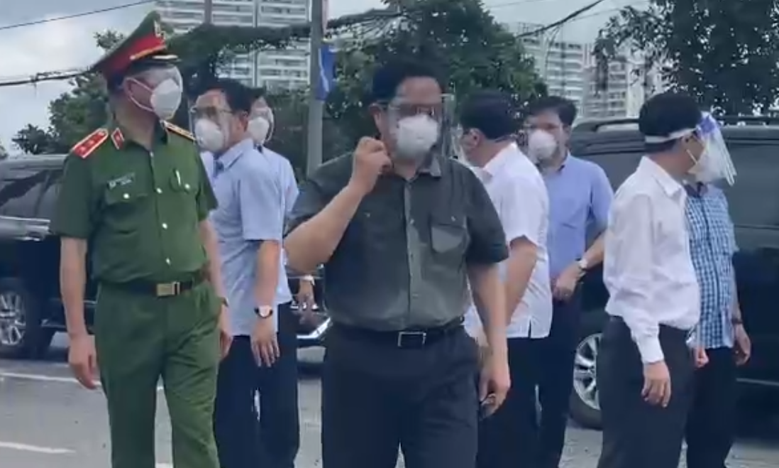 Thủ tướng Phạm Minh Ch&iacute;nh kiểm tra c&ocirc;ng t&aacute;c ph&ograve;ng chống dịch Covid-19 tại TP HCM - Ảnh 4.