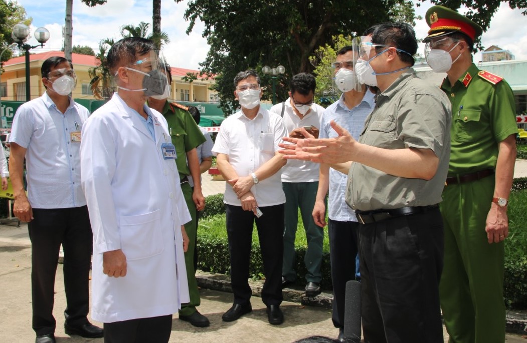 Thủ tướng Phạm Minh Ch&iacute;nh kiểm tra c&ocirc;ng t&aacute;c ph&ograve;ng chống dịch Covid-19 tại TP HCM - Ảnh 10.