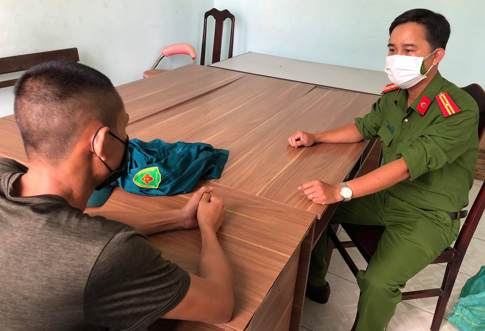Đà Nẵng: Giả dân quân tự vệ để ra đường trong thời điểm ai ở đâu thì ở đó - Ảnh 1.