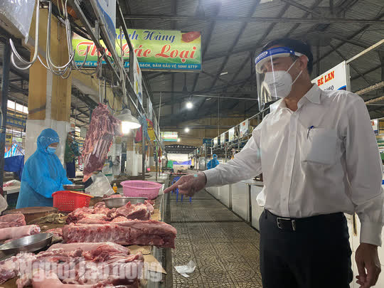 Đ&agrave; Nẵng mở cửa lại chợ truyền thống, c&aacute;c tổ trưởng d&acirc;n phố mừng ra mặt - Ảnh 11.