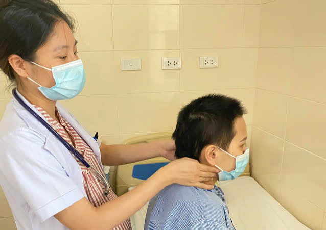 Đau lưng khi bầu 4 tháng, người phụ nữ phát hiện ung thư di căn