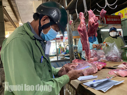 Đ&agrave; Nẵng mở cửa lại chợ truyền thống, c&aacute;c tổ trưởng d&acirc;n phố mừng ra mặt - Ảnh 3.