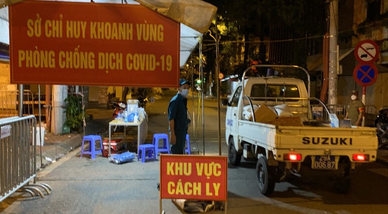 C&aacute;c l&aacute;i xe luồng xanh mắc Covid-19 khai b&aacute;o kh&ocirc;ng trung thực, phong toả th&ecirc;m gần 2.000 d&acirc;n - Ảnh 1.