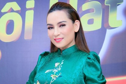 Ca sĩ Phi Nhung mắc Covid-19, vào Bệnh viện Chợ Rẫy cấp cứu