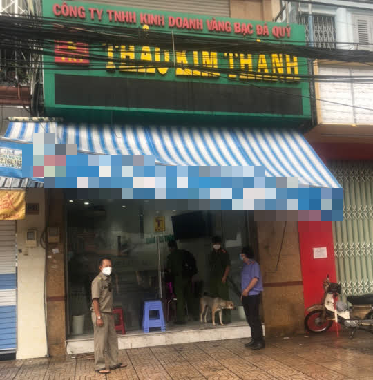 Bắt giam 1 chủ tiệm vàng tại TP HCM do liên quan trùm buôn lậu Mười Tường - Ảnh 5.