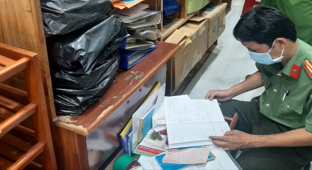 Bắt giam 1 chủ tiệm vàng tại TP HCM do liên quan trùm buôn lậu Mười Tường - Ảnh 7.