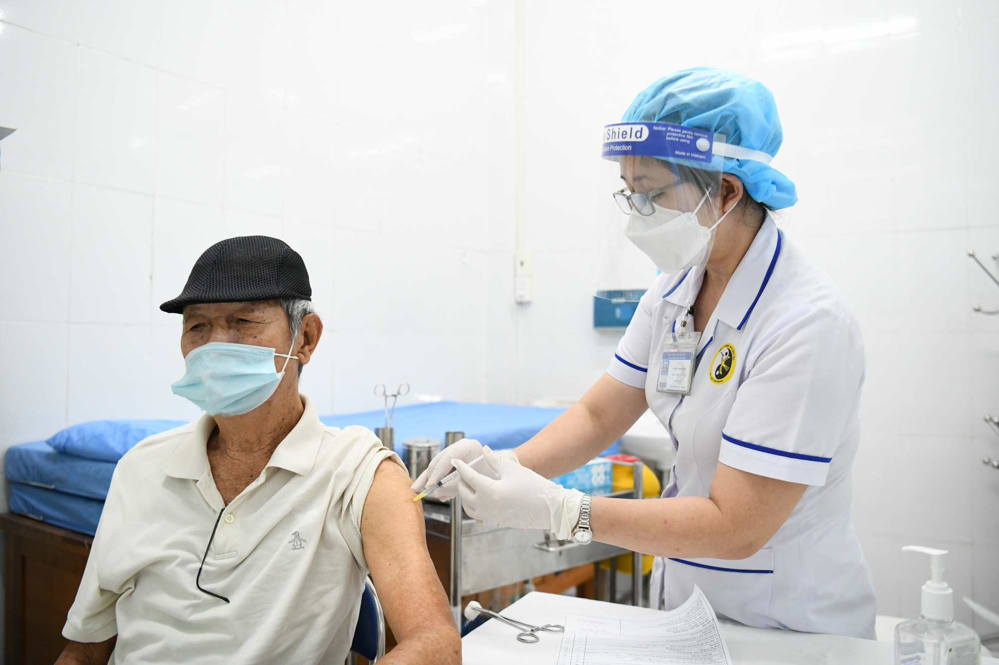 Dị ứng với thuốc có tiêm vắc-xin Covid-19 tại bệnh viện được không?