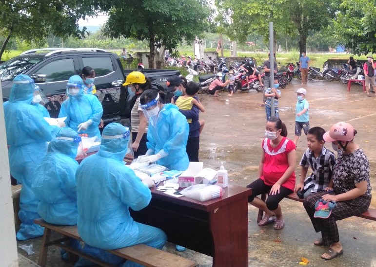 Khởi tố vụ án người đàn ông trốn về nhà bố mẹ vợ làm lây lan dịch Covid-19