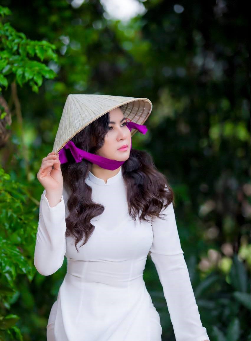 Cuộc thi nhan sắc tạm dừng, Hoa hậu Quý bà không chịu "ở không"