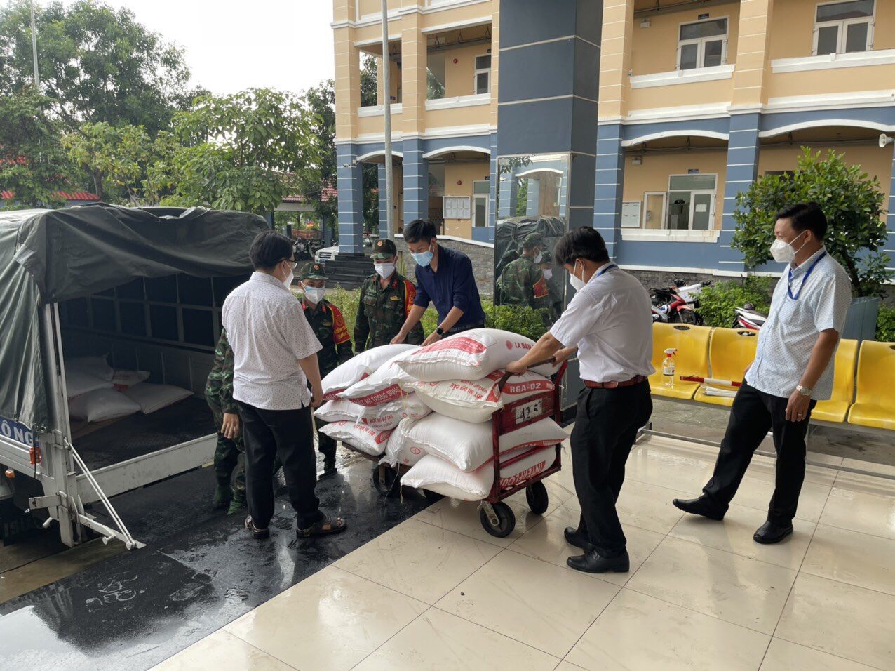 CSGT TP HCM chăm lo người khó khăn, yếu thế ở các xóm trọ nghèo - Ảnh 6.