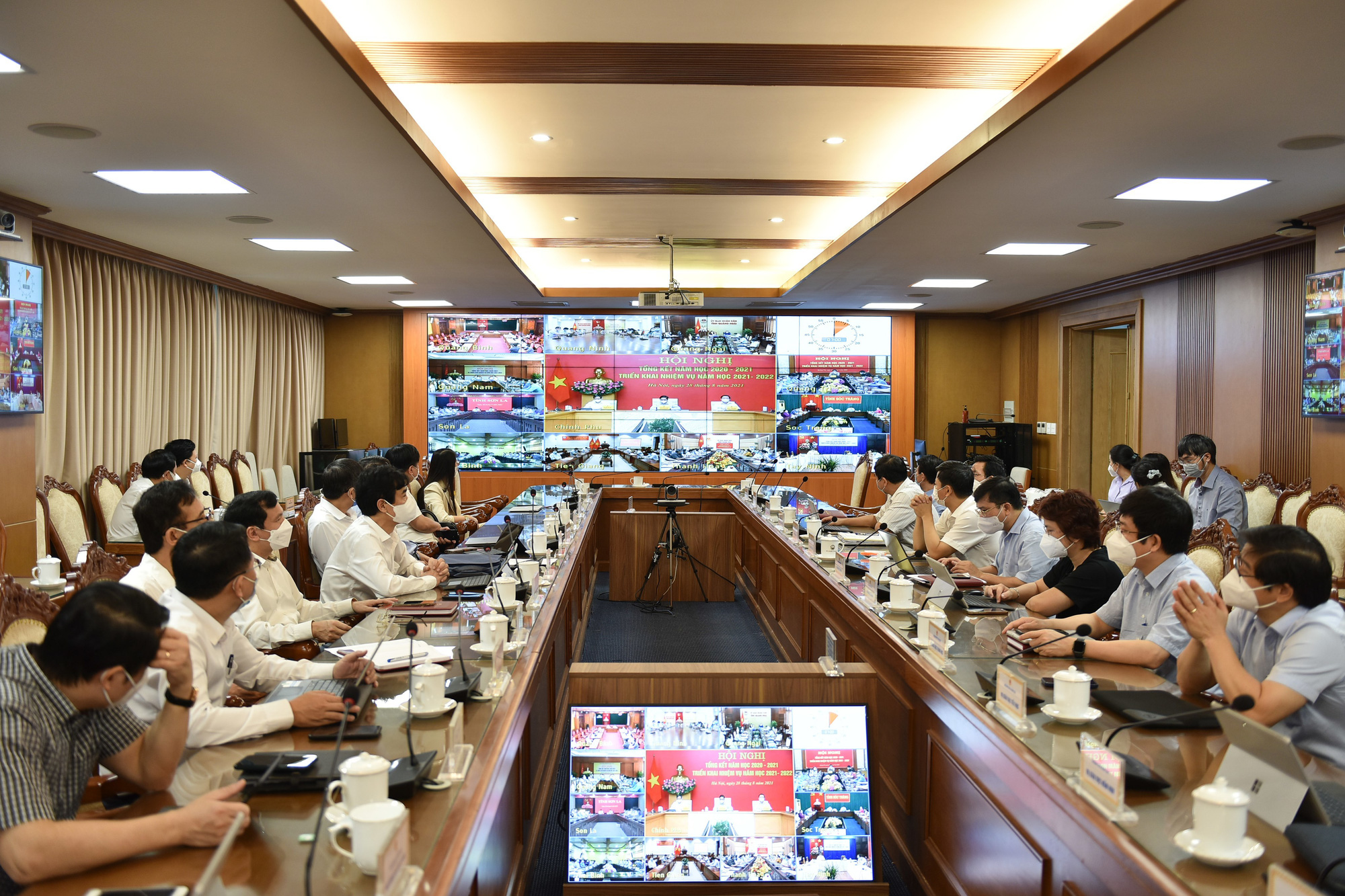 Thủ tướng yêu cầu tìm nguồn vắc-xin tiêm cho học sinh
