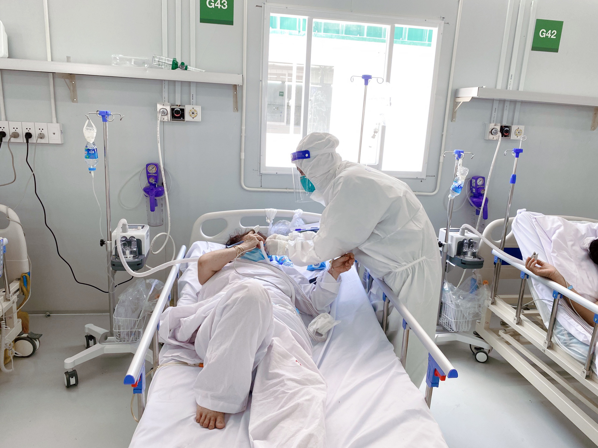Người bệnh Covid-19 được điều trị thế nào tại Trung tâm hồi sức tích cực BV Việt Đức tại TP HCM?