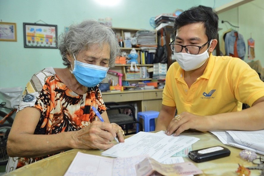 Từ tháng 12: Lương hưu, trợ cấp BHXH sẽ trả qua tài khoản