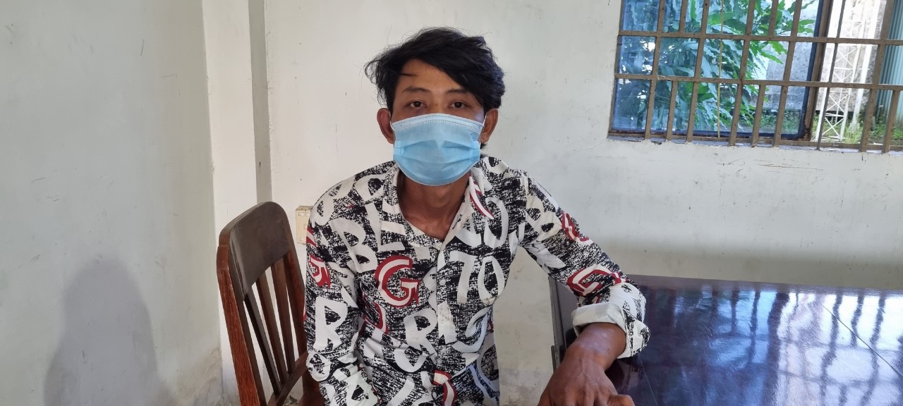 Bị nhắc nhở do tổ chức ăn nhậu, g&atilde; trai ch&eacute;m thiếu t&aacute; c&ocirc;ng an - Ảnh 1.