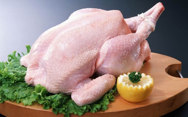 Cách rã đông thịt gà nhanh chóng và an toàn