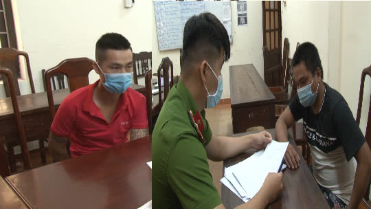 Ch&aacute;u b&eacute; 9 tuổi bị 2 thanh ni&ecirc;n cướp điện thoại trong nh&agrave; - Ảnh 1.
