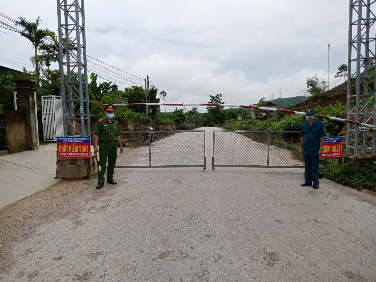 Nữ gi&aacute;o vi&ecirc;n mắc Covid-19 sau ng&agrave;y tựu trường: Th&ecirc;m 1 học sinh th&agrave;nh F0 - Ảnh 2.