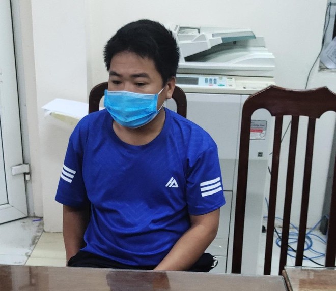 Nam thanh ni&ecirc;n d&ugrave;ng dao, k&eacute;o tấn c&ocirc;ng Ph&oacute; trưởng c&ocirc;ng an x&atilde; tại chốt kiểm so&aacute;t Covid-19 - Ảnh 1.