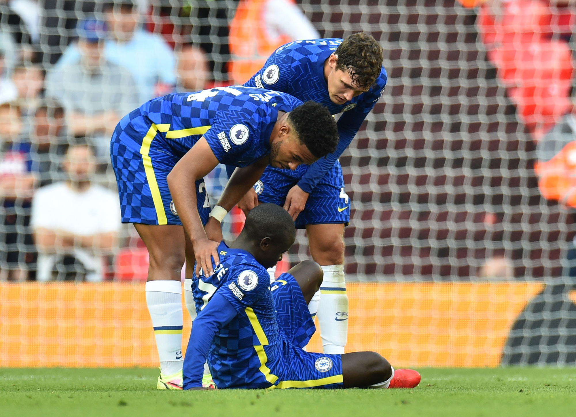 HLV Chelsea chỉ tr&iacute;ch trọng t&agrave;i v&igrave; tấm thẻ đỏ của học tr&ograve; - Ảnh 4.