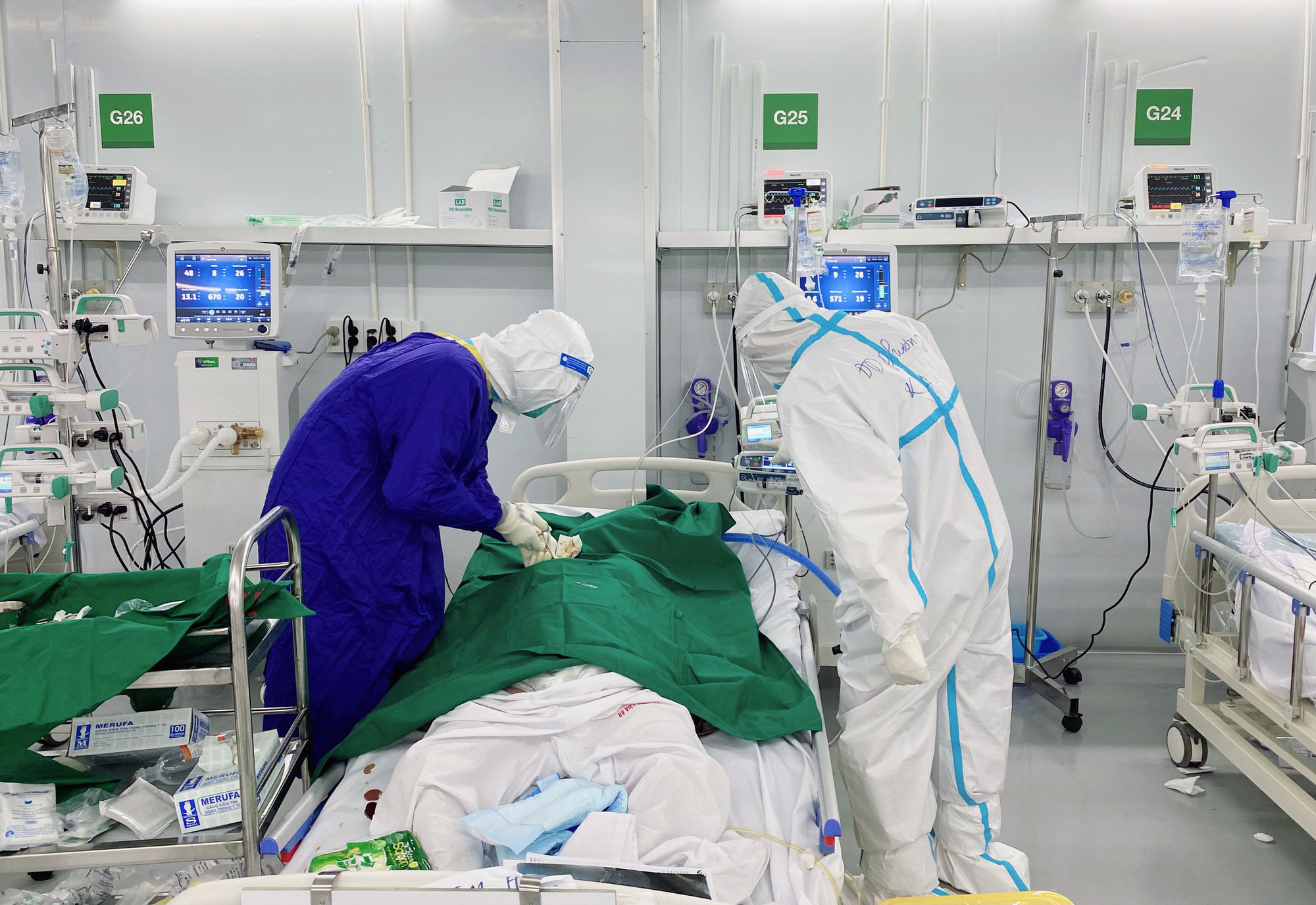 Covid-19: Số ca tử vong c&oacute; xu hướng giảm - Ảnh 1.
