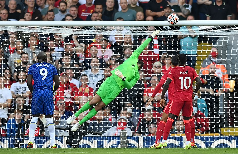 Thẻ đỏ mất quân, Chelsea kiên cường cầm hòa Liverpool ở Anfield