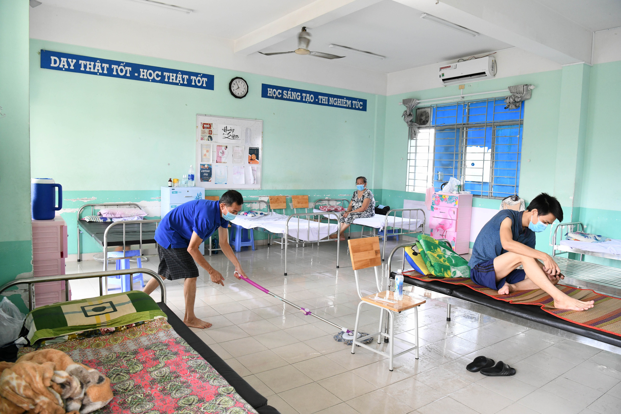 F0 lạc quan, vui vẻ tập thể dục, phơi nắng - Ảnh 8.