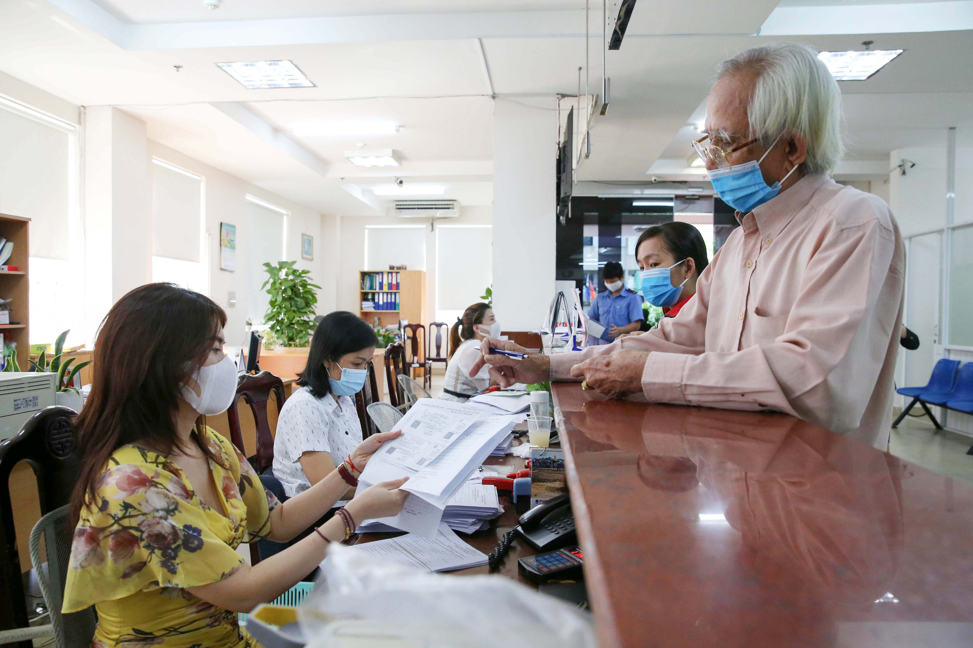 Trường hợp nào cán bộ, công chức, viên chức phải đền bù chi phí đào tạo?
