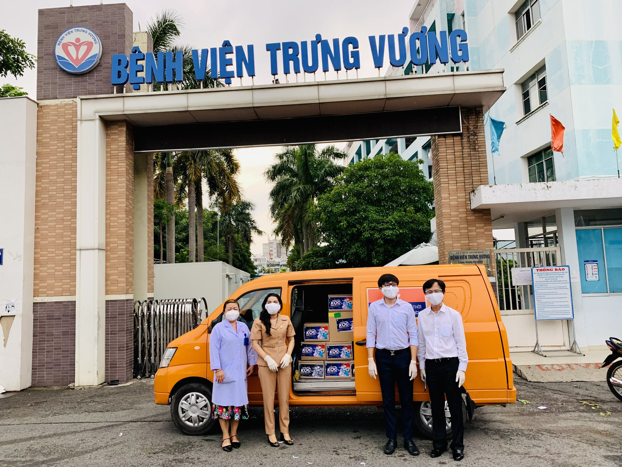 Quỹ Từ thiện Kim Oanh hỗ trợ thuốc điều trị Covid-19 cho các bệnh viện tuyến đầu - Ảnh 5.