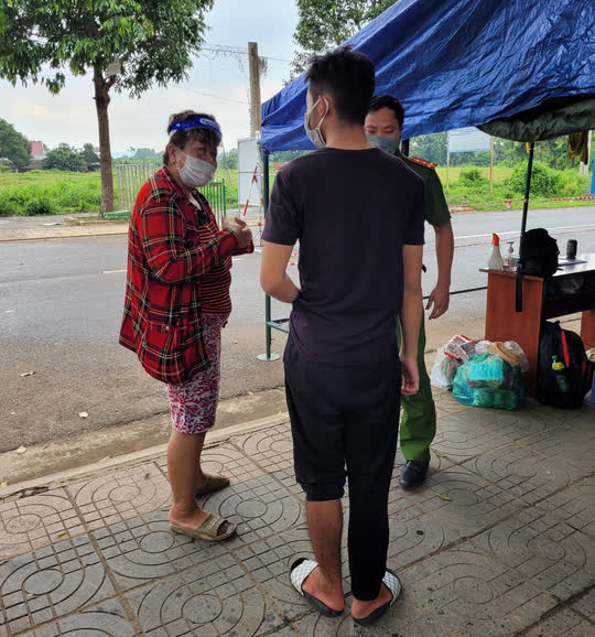 Không còn tiền ở trọ, thiếu niên 15 tuổi đạp xe từ Bà Rịa – Vũng Tàu để về Đắk Lắk - Ảnh 3.
