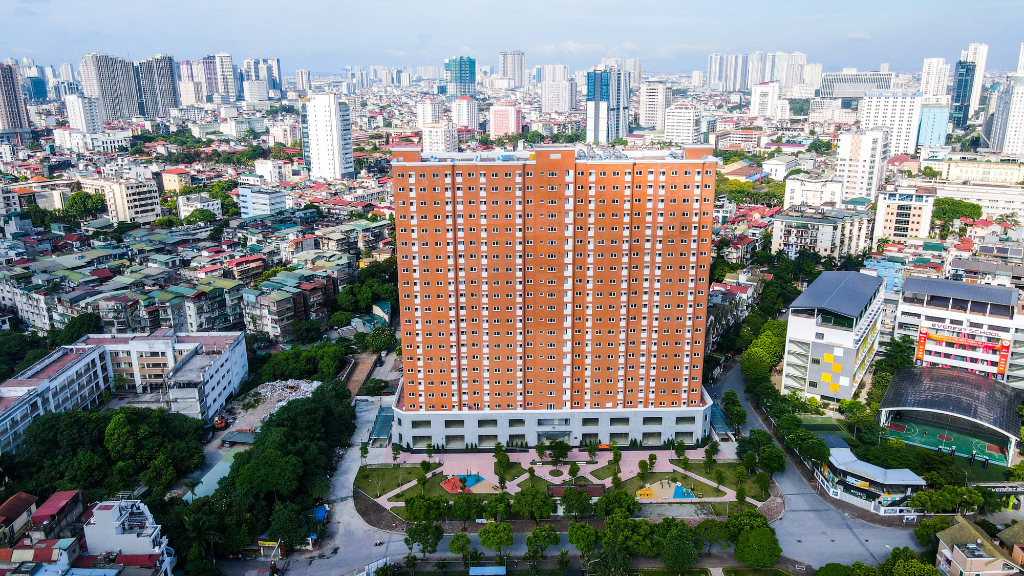 CLIP: Điểm t&ecirc;n 10 khu nh&agrave; t&aacute;i định cư ở H&agrave; Nội trưng dụng l&agrave;m bệnh viện d&atilde; chiến, nơi c&aacute;ch ly - Ảnh 2.