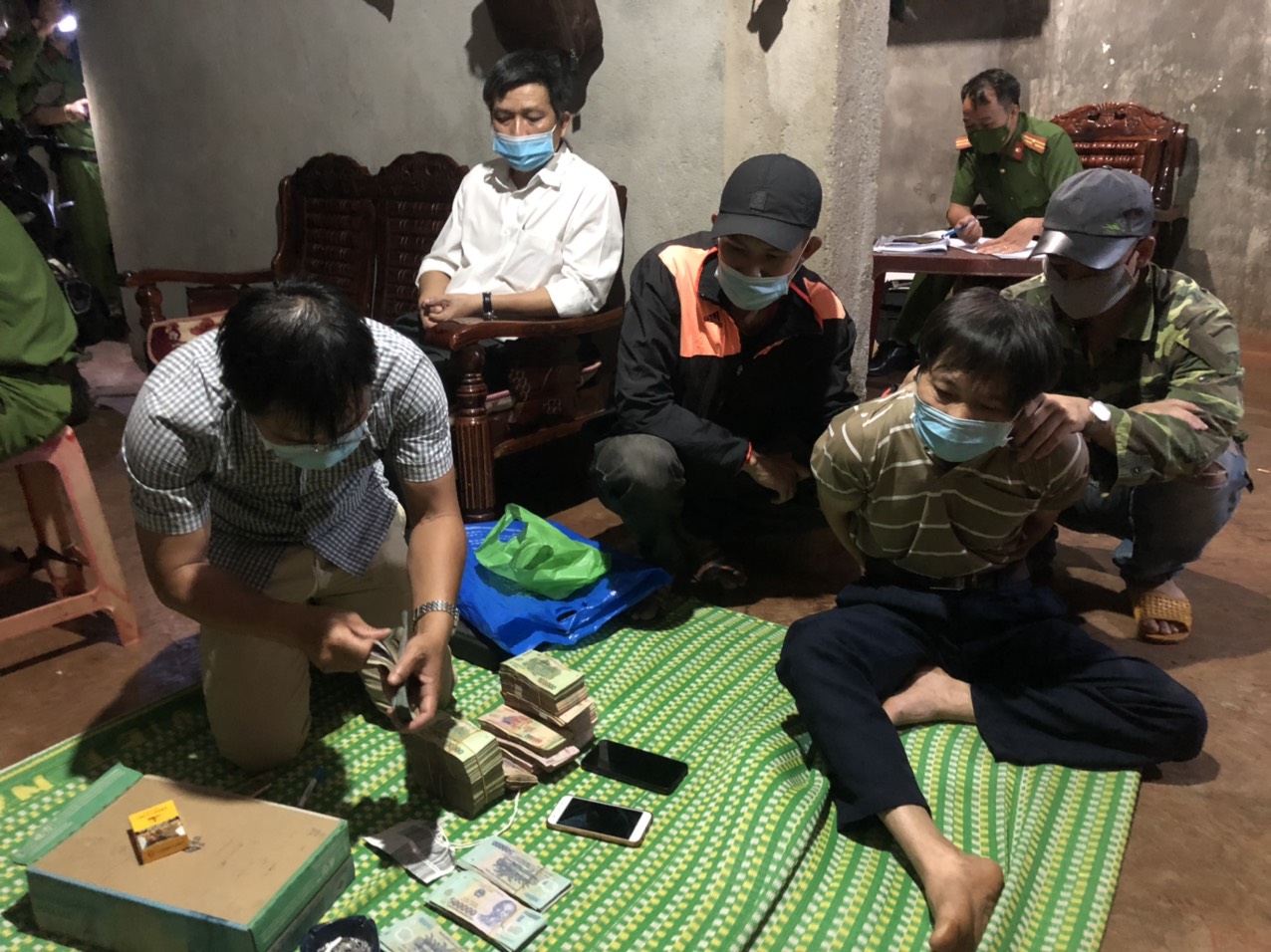 Bắt giữ đối tượng bán clip "cắt ghép" cho doanh nghiệp với giá 1,5 tỉ đồng