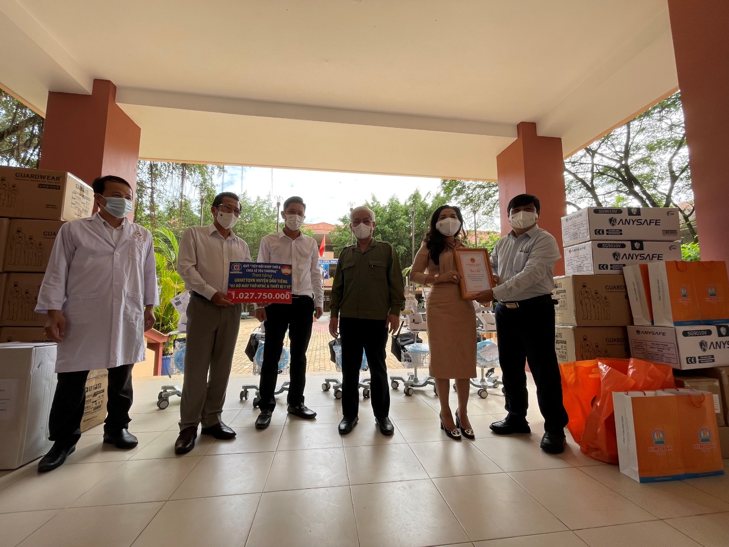 Quỹ Từ thiện Kim Oanh tiếp tục tặng 10 máy thở giúp tỉnh Bình Dương phòng chống dịch