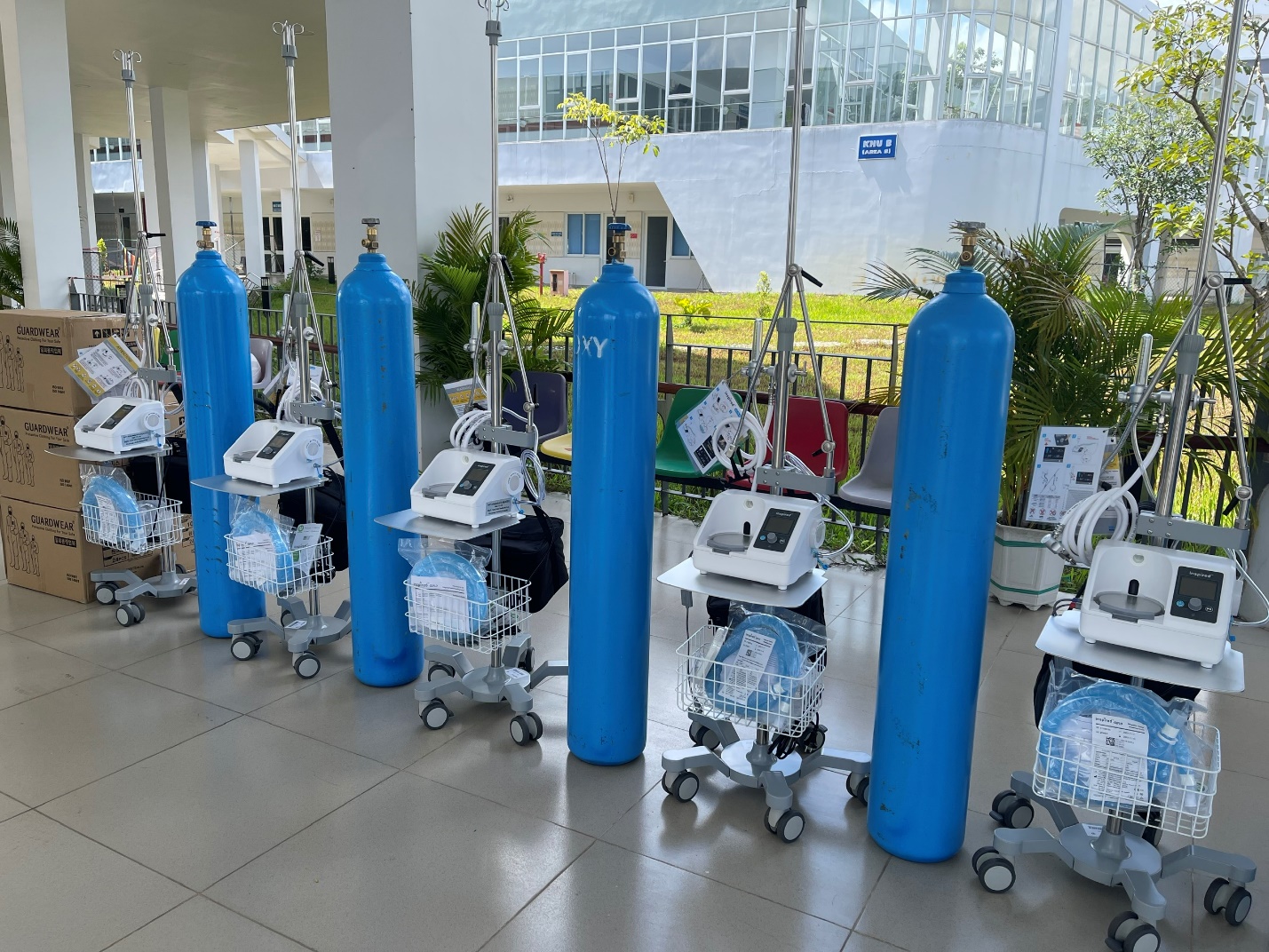 Quỹ Từ thiện Kim Oanh tiếp tục tặng 10 m&aacute;y thở gi&uacute;p tỉnh B&igrave;nh Dương ph&ograve;ng chống dịch - Ảnh 3.