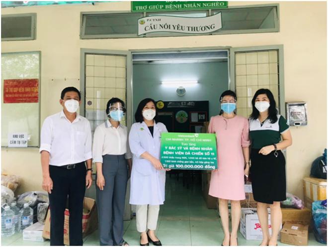Vietcombank TP HCM chung tay c&ugrave;ng ch&iacute;nh quyền v&agrave; nh&acirc;n d&acirc;n Th&agrave;nh phố đẩy l&ugrave;i dịch Covid-19 - Ảnh 3.