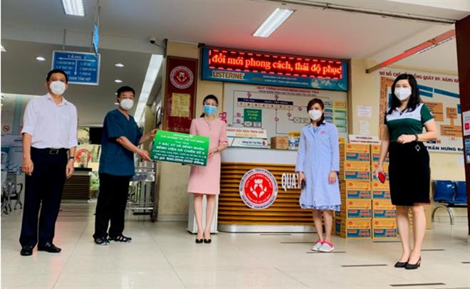 Vietcombank TP HCM chung tay c&ugrave;ng ch&iacute;nh quyền v&agrave; nh&acirc;n d&acirc;n Th&agrave;nh phố đẩy l&ugrave;i dịch Covid-19 - Ảnh 4.