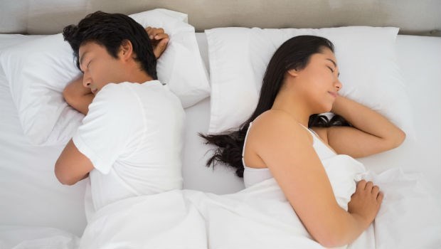 Chồng ngủ ngoảnh mặt
