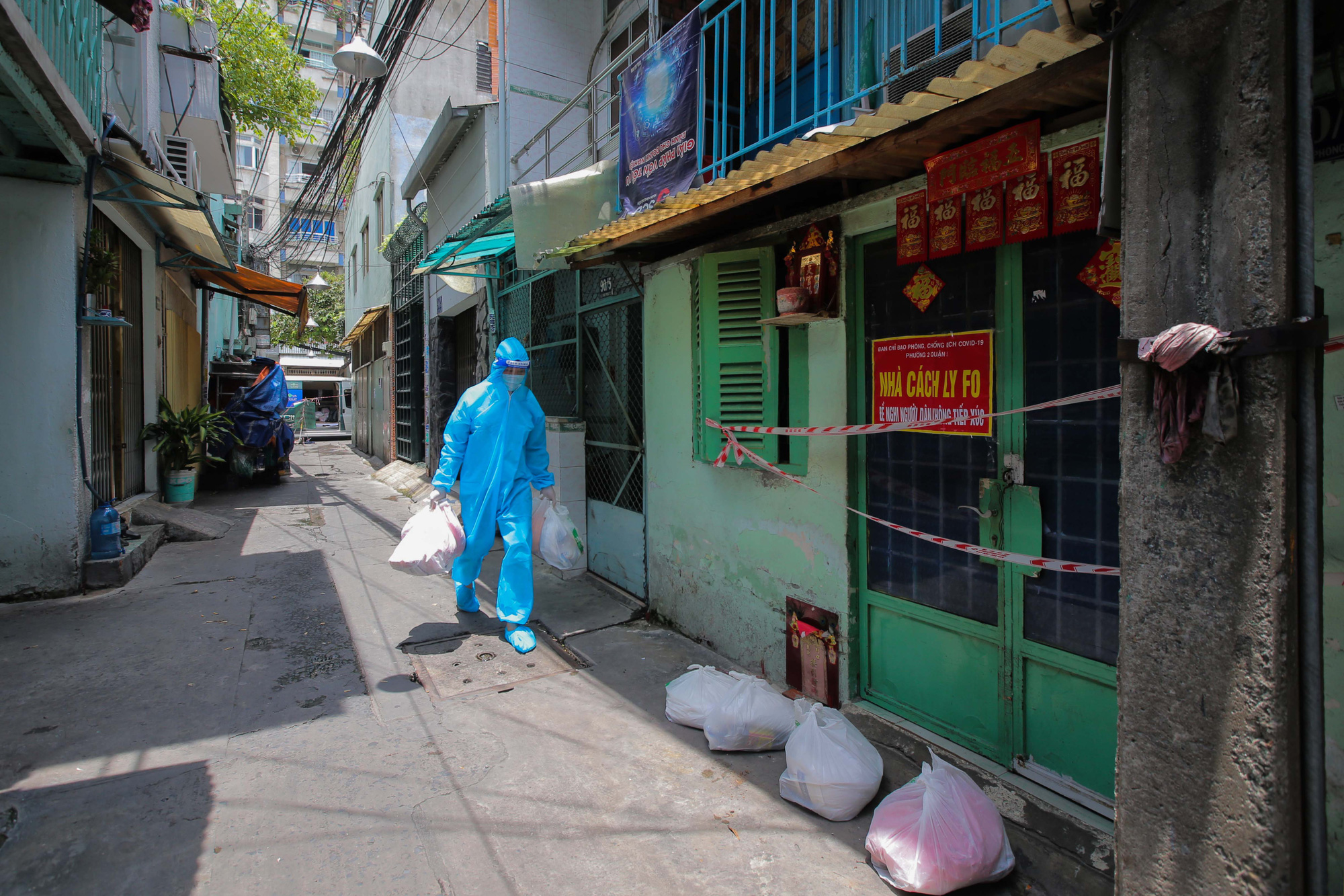 Ấm l&ograve;ng những chuyến xe Si&ecirc;u thị 0 đồng đến với người kh&oacute; khăn trong m&ugrave;a dịch - Ảnh 10.