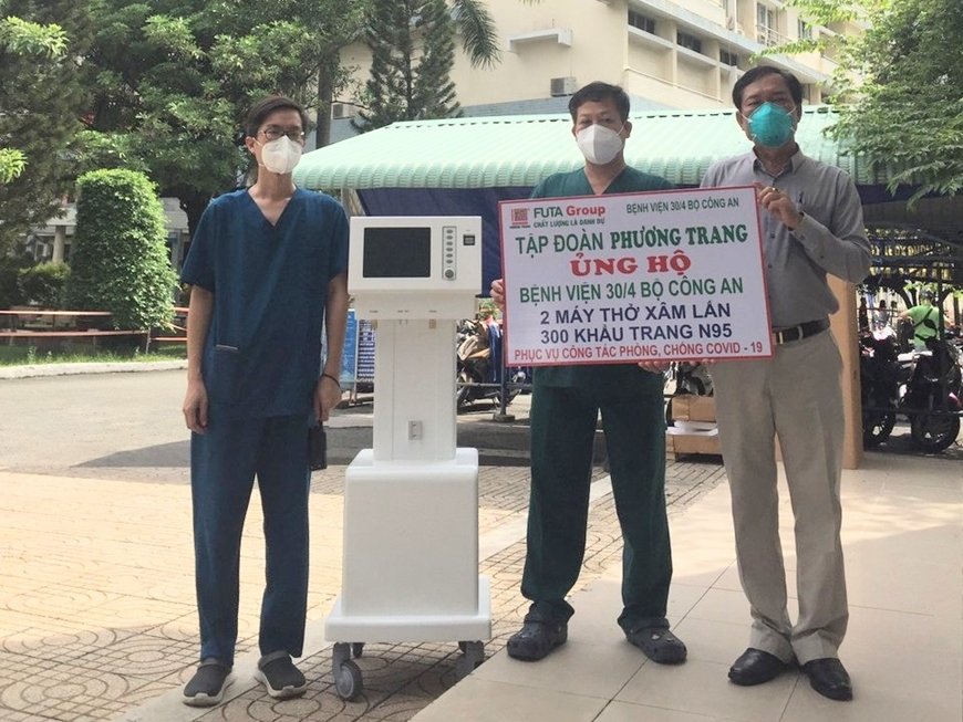Tập đoàn Phương Trang tặng thêm nhiều thiết bị y tế cho tuyến đầu chống dịch tại TP HCM
