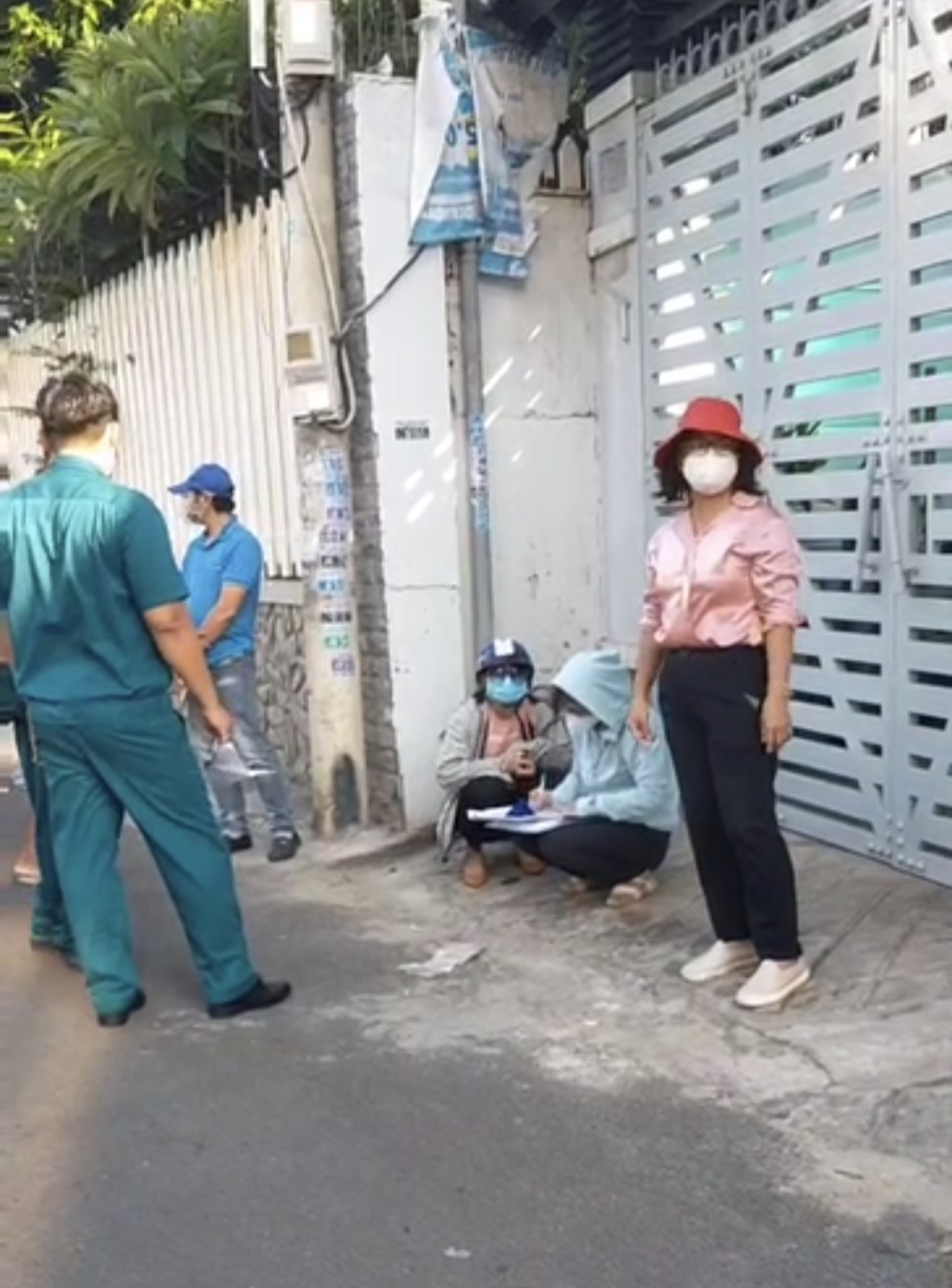 CLIP: Tổ tuần tra yêu cầu kiểm tra chủ tịch phường, chủ tịch phường đòi... kiểm tra lại!