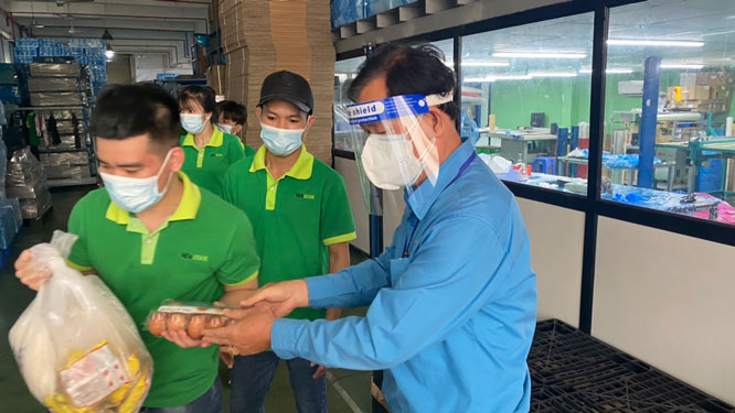 Công nhân an tâm bám xưởng